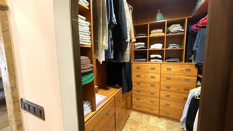 4 Schlafzimmer Stadthaus zu verkaufen