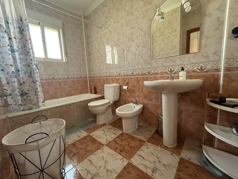 2 slaapkamer Gezinswoning Te koop