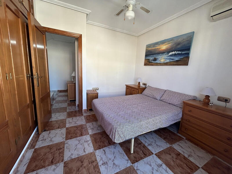 2 slaapkamer Gezinswoning Te koop