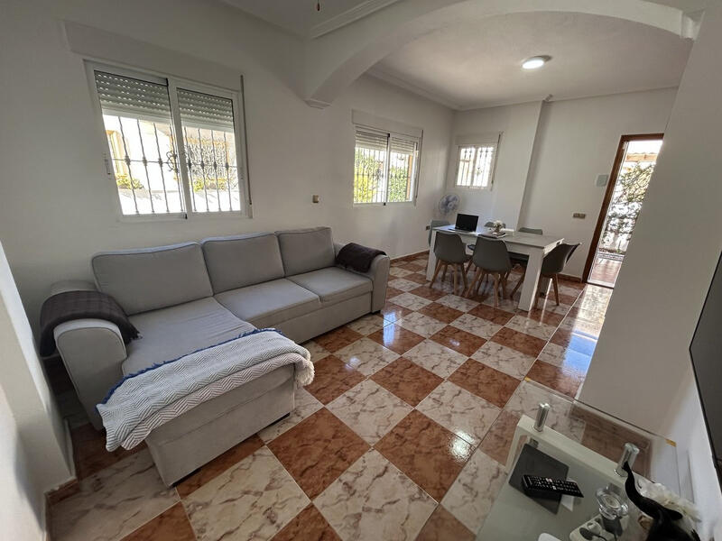 2 slaapkamer Gezinswoning Te koop