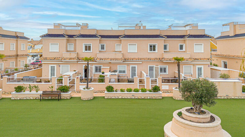 Villa en venta en Orihuela Costa, Alicante