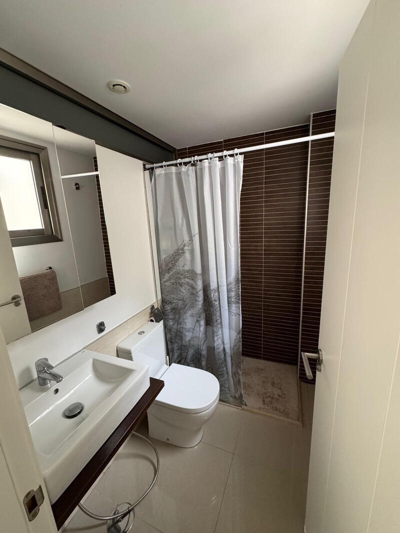 3 спальная комната городская тюрьма продается