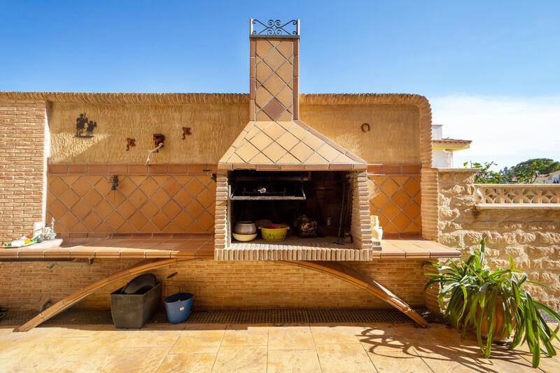 4 bedroom Villa for sale