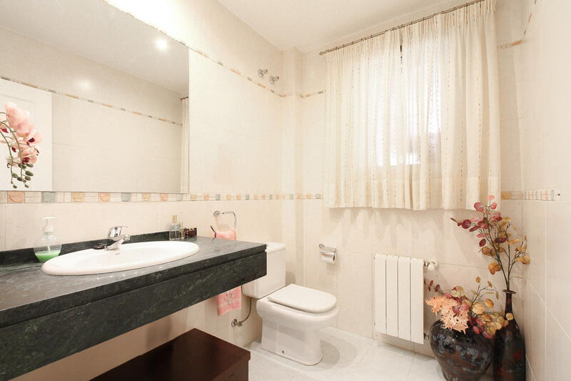 6 bedroom Villa for sale