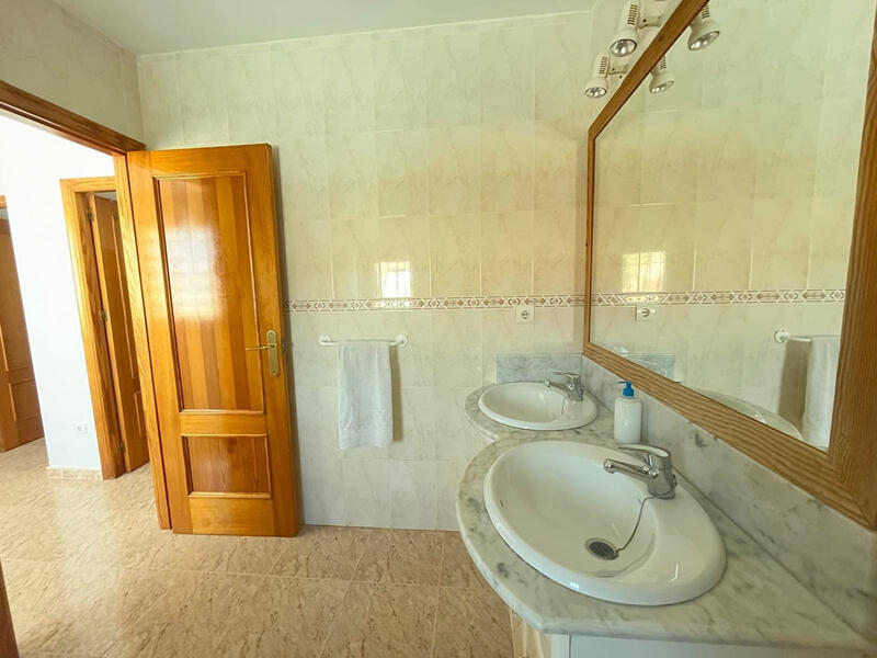 5 bedroom Townhouse for sale 5 bedroom Townhouse for sale