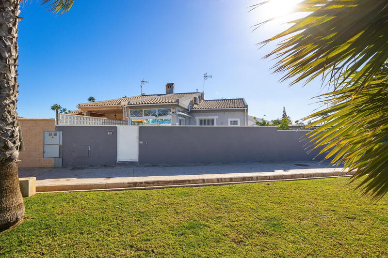 Villa for sale in Torrevieja, Alicante