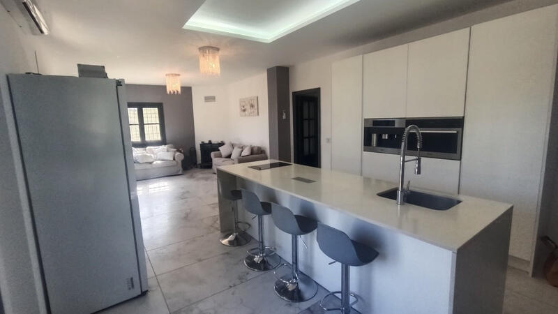 5 bedroom Villa for sale