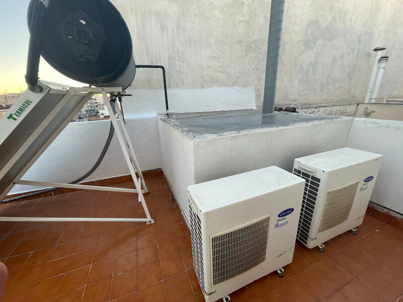 3 slaapkamer Gezinswoning Te koop 3 slaapkamer Gezinswoning Te koop