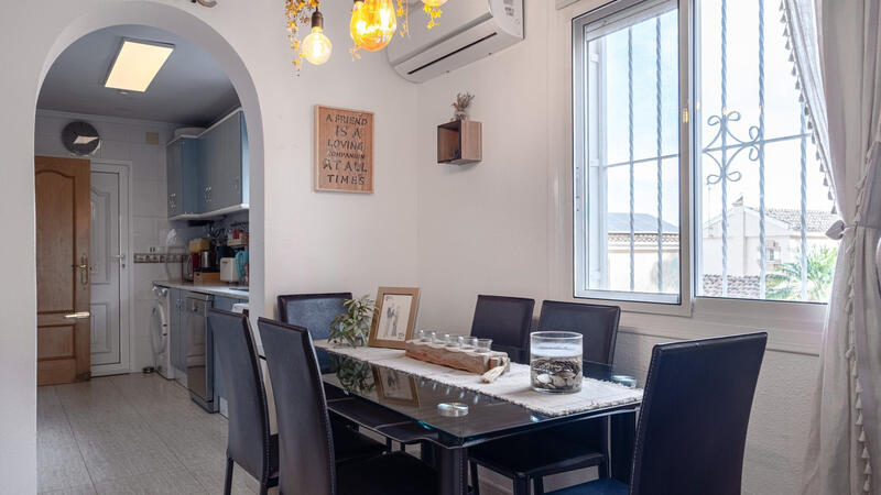 6 bedroom Villa for sale