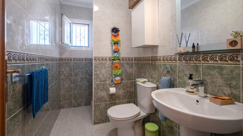 6 bedroom Villa for sale