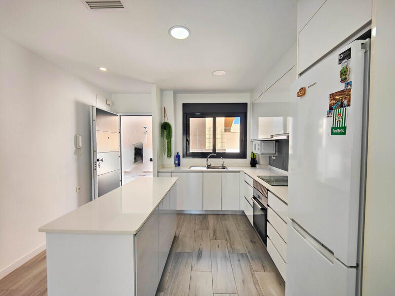 3 спальная комната квартира продается