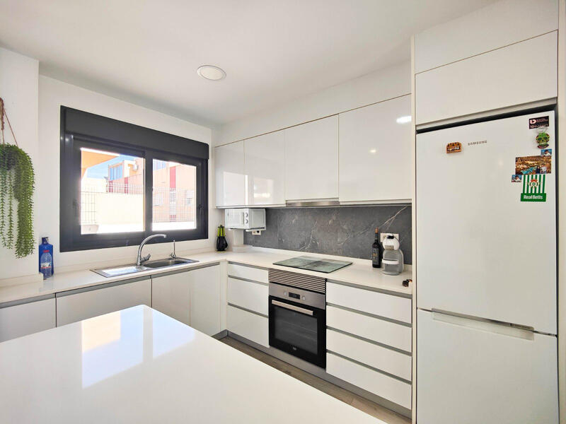 3 спальная комната квартира продается