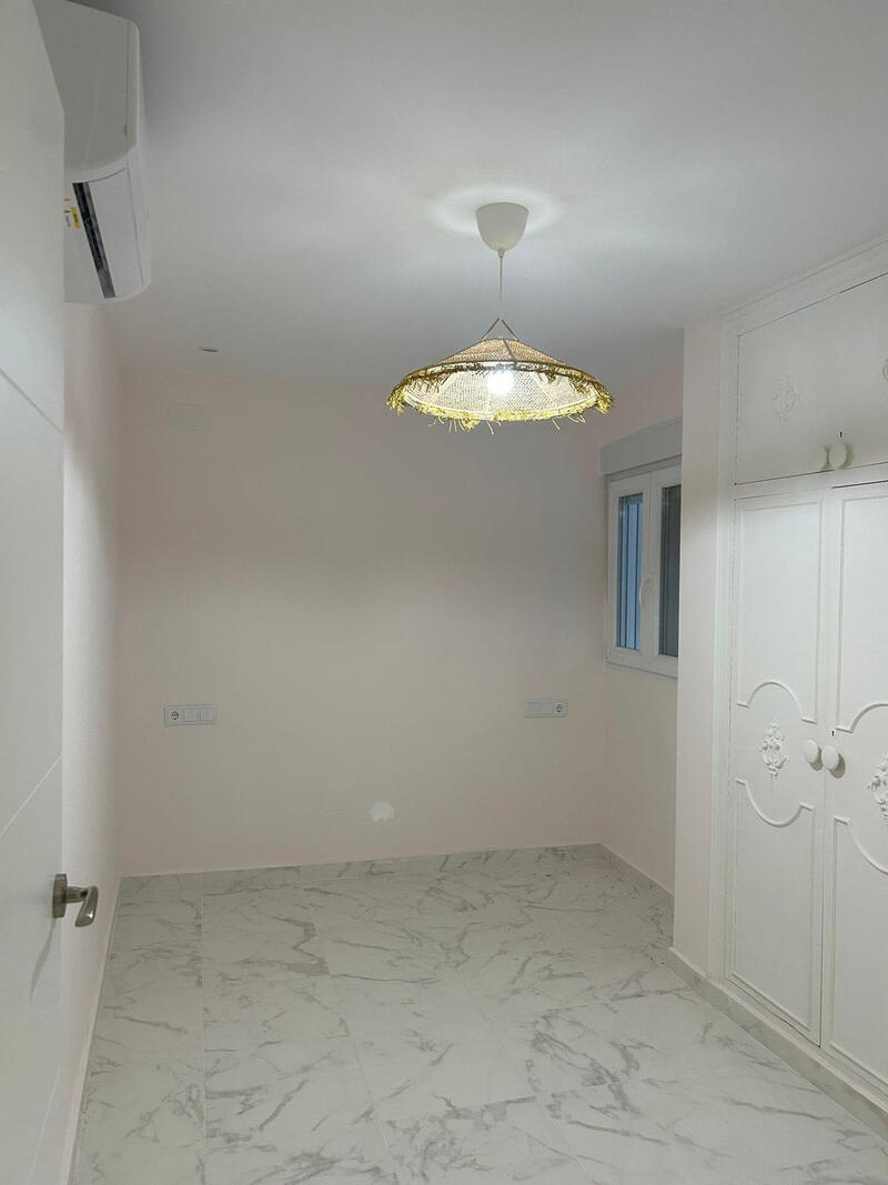 3 спальная комната квартира продается