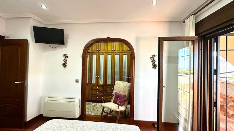 4 sovrum Radhus till salu