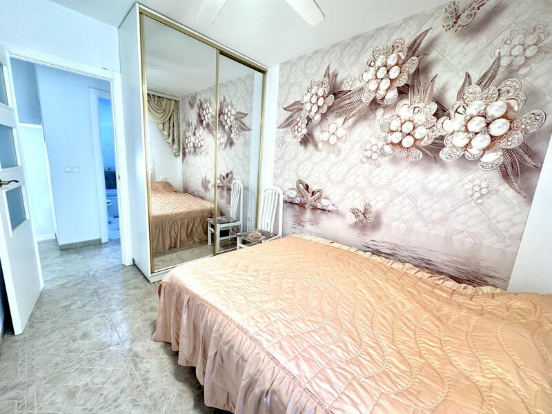 5 спальная комната городская тюрьма продается