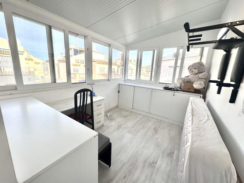 5 спальная комната городская тюрьма продается