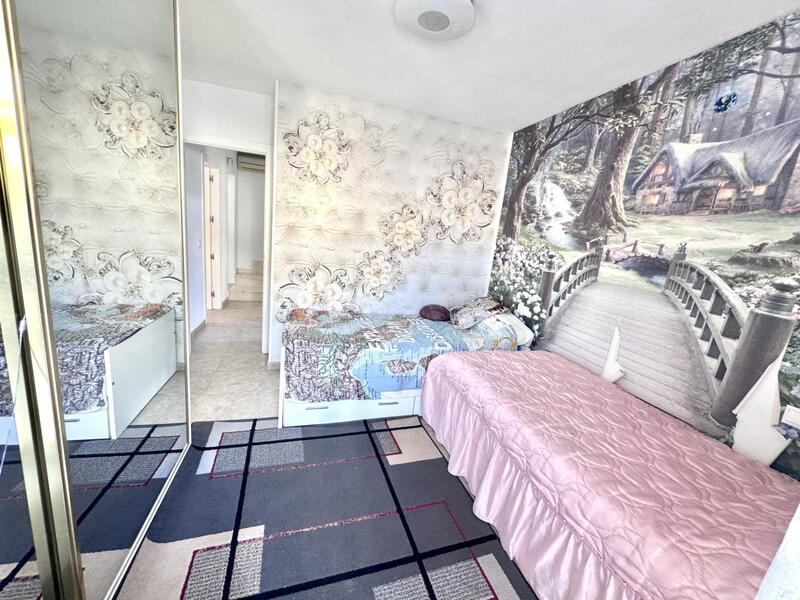 5 спальная комната городская тюрьма продается