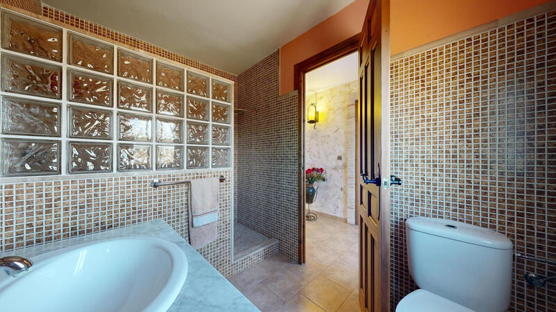 4 спальная комната вилла продается