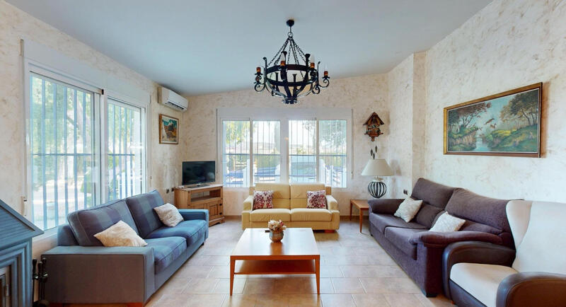 4 спальная комната вилла продается