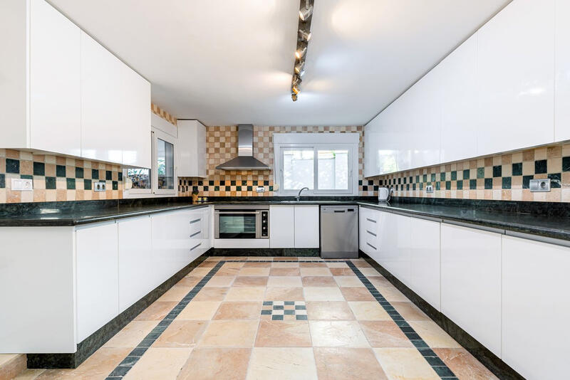 7 спальная комната вилла продается