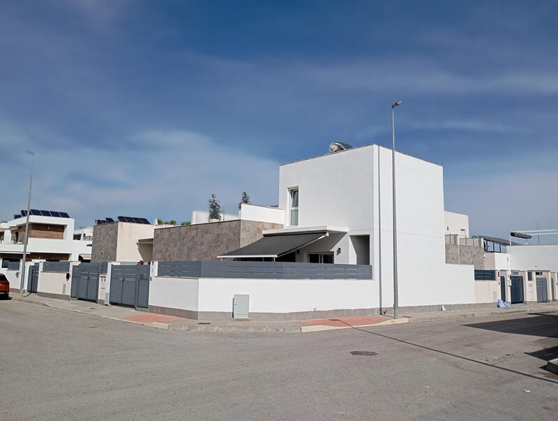Villa for sale in Daya Vieja, Alicante