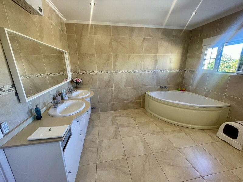 5 спальная комната вилла продается