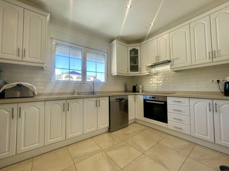 5 спальная комната вилла продается