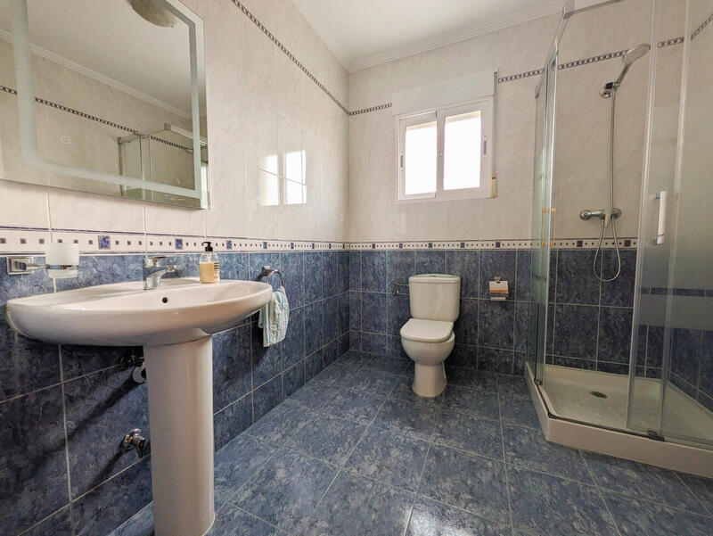 4 спальная комната вилла продается