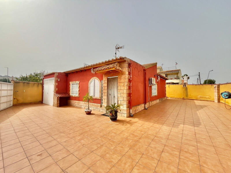 Villa til salgs i Torrevieja, Alicante