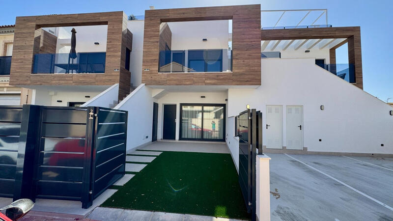 Villa for sale in San Pedro del Pinatar, Murcia