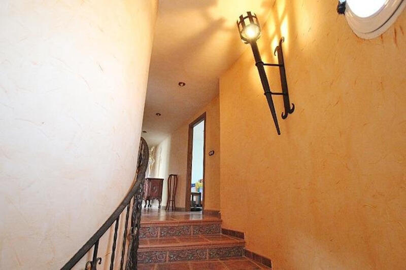 6 bedroom Villa for sale