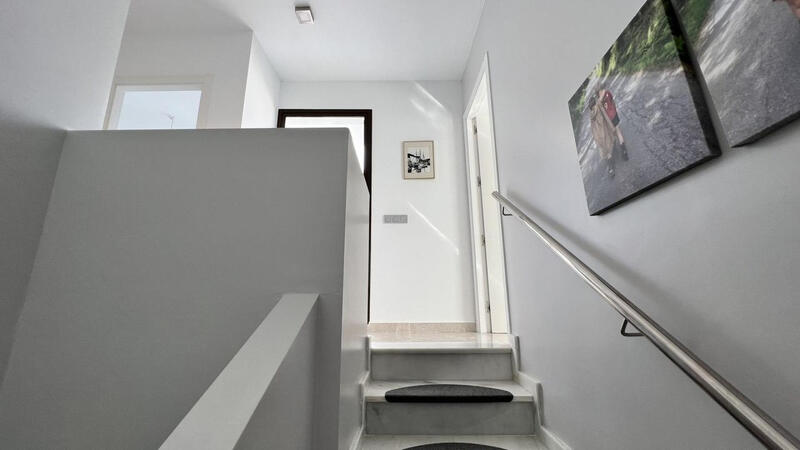 3 slaapkamer Gezinswoning Te koop