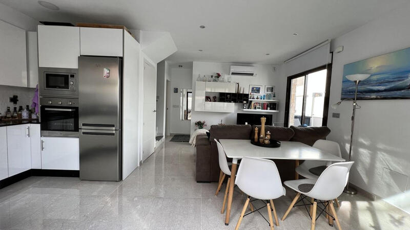 3 slaapkamer Gezinswoning Te koop