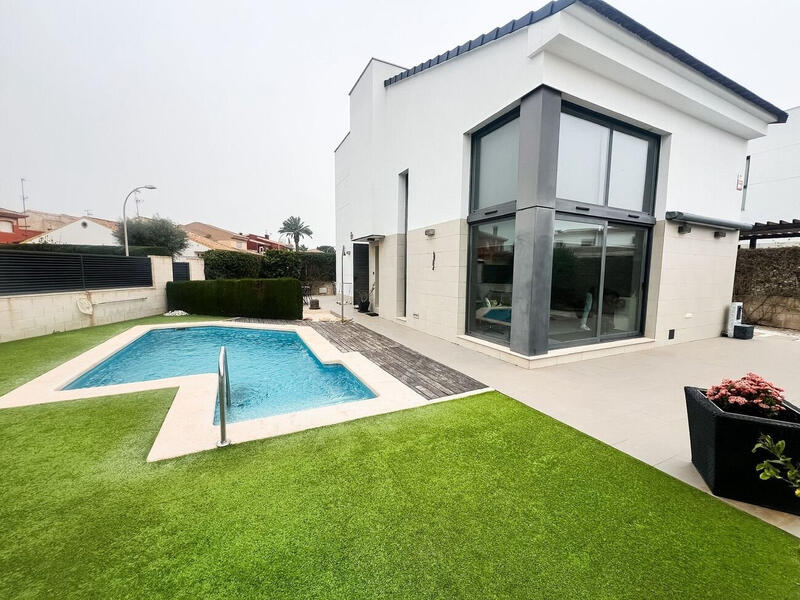 Villa for sale in Santiago de la Ribera, Murcia