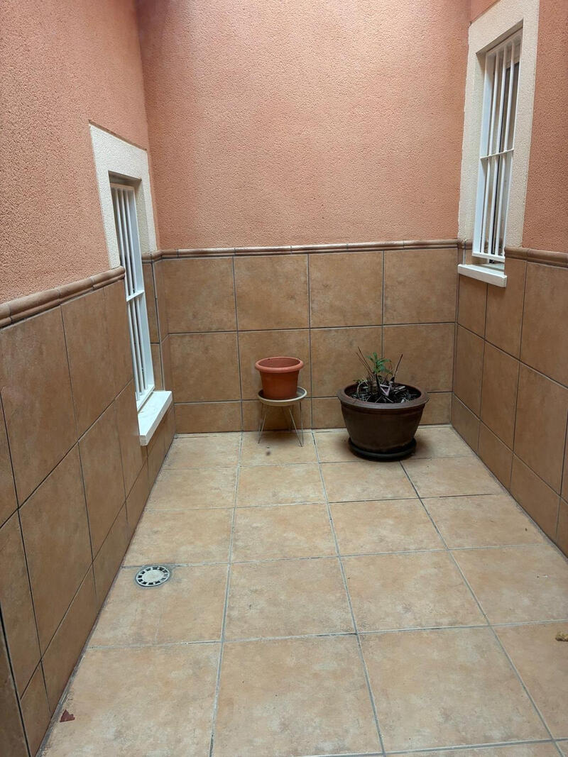 3 slaapkamer Gezinswoning Te koop