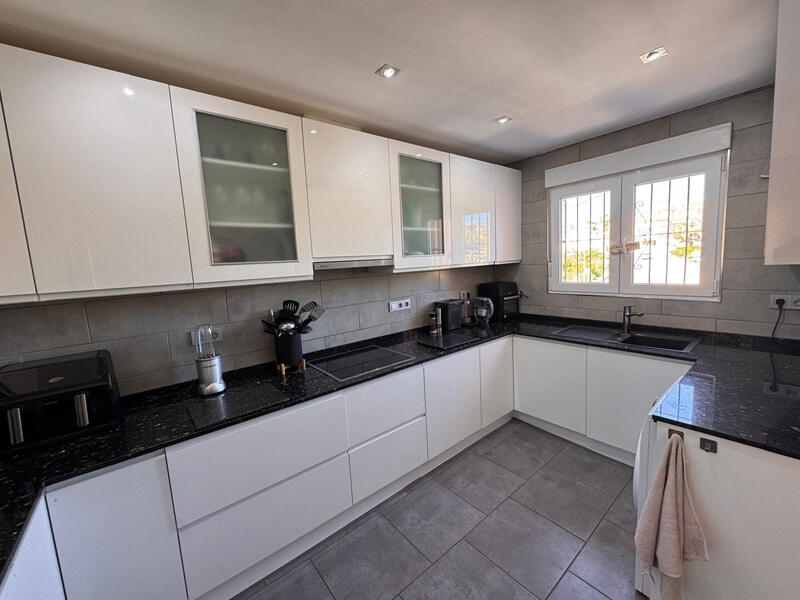 3 Schlafzimmer Villa zu verkaufen 3 Schlafzimmer Villa zu verkaufen