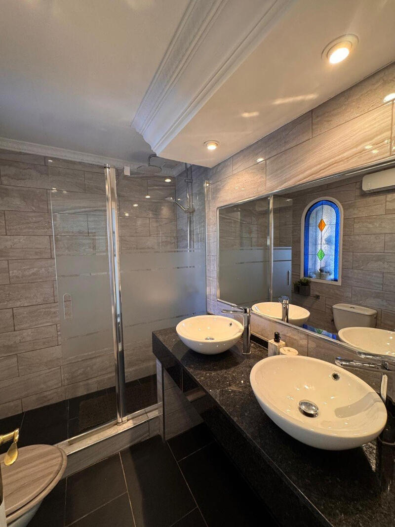 3 Schlafzimmer Villa zu verkaufen 3 Schlafzimmer Villa zu verkaufen