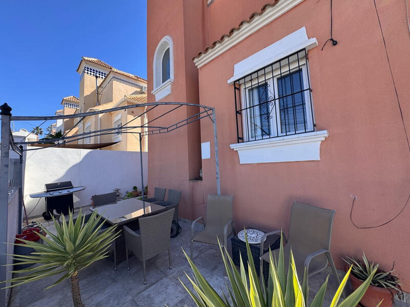 3 Schlafzimmer Villa zu verkaufen 3 Schlafzimmer Villa zu verkaufen