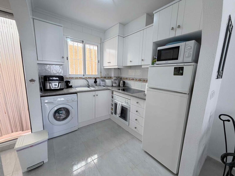 3 спальная комната городская тюрьма продается