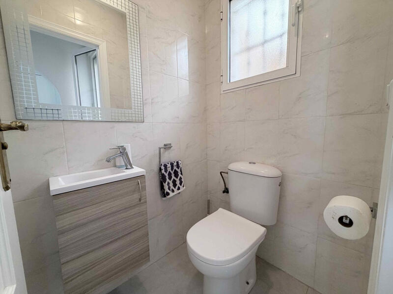 3 спальная комната городская тюрьма продается