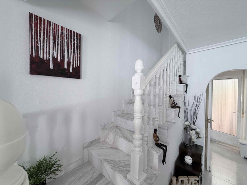 3 спальная комната городская тюрьма продается