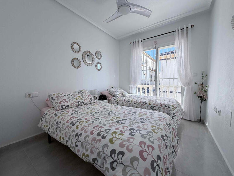 3 спальная комната городская тюрьма продается