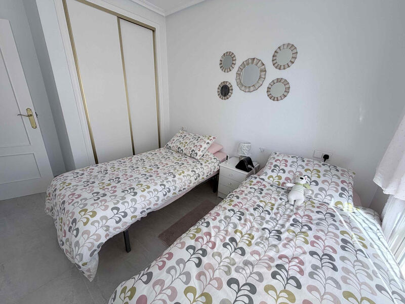 3 спальная комната городская тюрьма продается