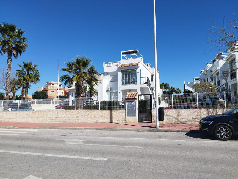 Villa Te koop in Torrevieja, Alicante