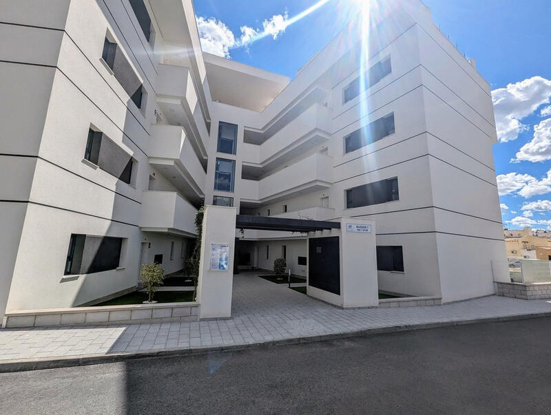 2 bedroom Apartment for sale