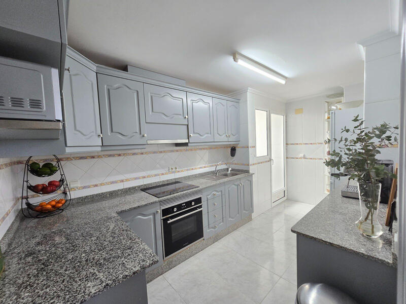 3 bedroom Apartment for sale