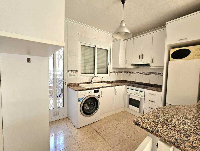 3 slaapkamer Gezinswoning Te koop