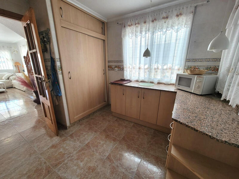 4 bedroom Townhouse for sale