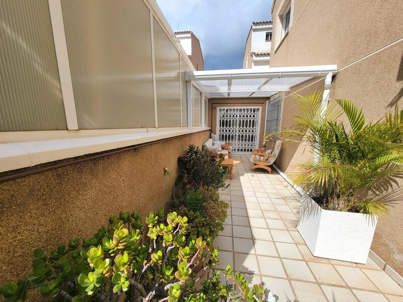 4 bedroom Townhouse for sale