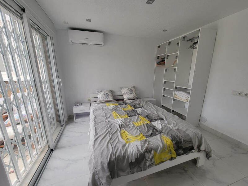 4 bedroom Townhouse for sale